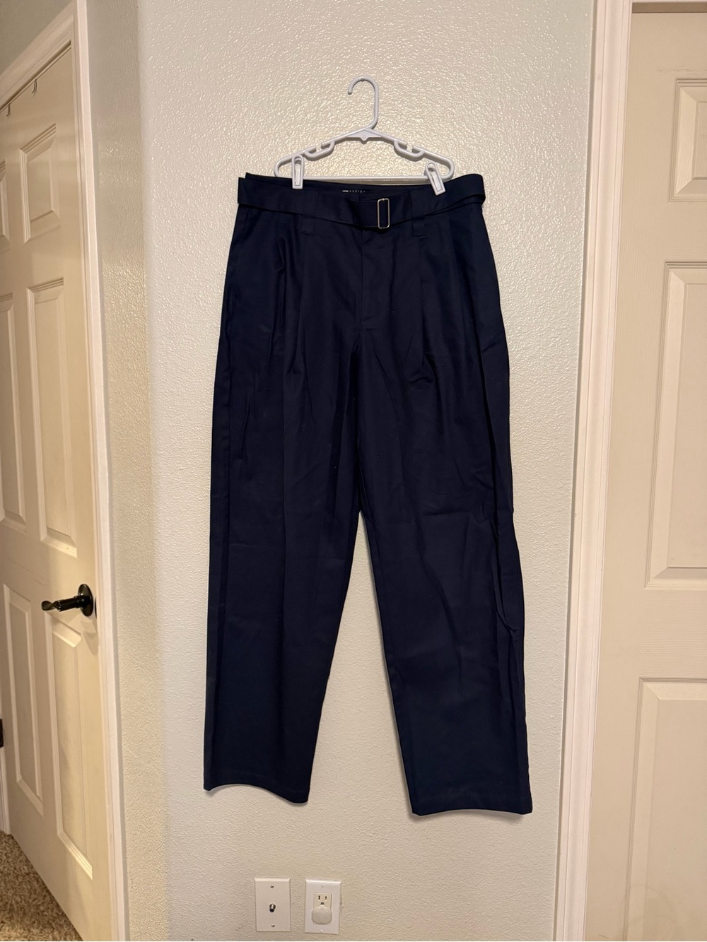 ASOS DESIGN - worn once tailored loose leg pants with buckle belt in navy